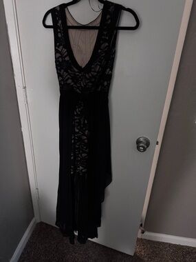 Black Sleeveless Lace Overlay Evening Dress